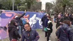 Un murale celebra la tradizione della lotta greco-romana, l'opera di Retake nel giardino Morvillo