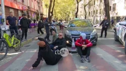 Dita e katërt e protestave, përplasje mes personave me maska dhe policisë