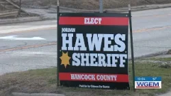 Хоус получил номинацию от Республиканской партии на должность шерифа округа Хэнкок. Хоус получил номинацию от Республиканской партии на должность шерифа округа Хэнкок.