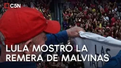 Lula receives the Falklands/Malvinas t-shirt from C5N | Massive caravan in Rio de Janeiro