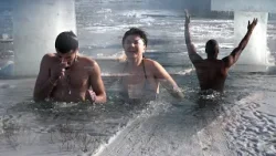 NO COMMENT | ZECI DE CREDINCIOȘI S-AU SCUFUNDAT ÎN APELE ÎNGHEȚATE ALE NISTRULUI, DE BOBOTEAZĂ NO COMMENT | ZECI DE CREDINCIOȘI S-AU SCUFUNDAT ÎN APELE ÎNGHEȚATE ALE NISTRULUI, DE BOBOTEAZĂ