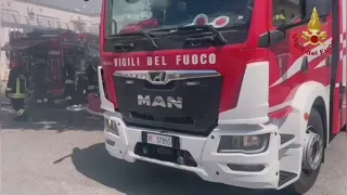 IN FIAMME ATTIVITA' COMMERCIALE A CATANZARO