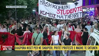 “Poshtë patronazhistët!”/ Protestuesit të vendosur në kauzën e tyre! Ndalen pranë “Air Albania”