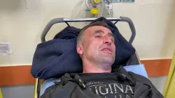 “Na morën zvarrë dhe na...”, 2 banorë të Rrjollit përfundojnë në spital, u dhunuam nga policia “Na morën zvarrë dhe na...”, 2 banorë të Rrjollit përfundojnë në spital, u dhunuam nga policia