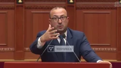 “Vjen era hale”, Kushi: Kujdes me fjalorin! Korrreshi: Po s’kam fjalë tjetër për këtë që keni bërë