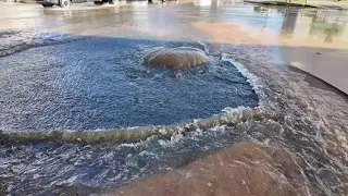 Unholy spring in Ivanovo: intersection flooded after pipe burst