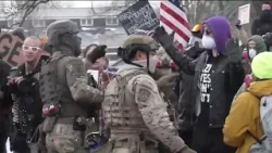 В Миннесоте вспыхнули протесты после стрельбы со стороны сотрудников иммиграционной и таможенной ... В Миннесоте вспыхнули протесты после стрельбы со стороны сотрудников иммиграционной и таможенной ...