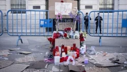 Los acampados en Sol llaman a tomar la calle tras la muerte de Maricarmen