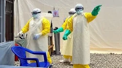 La alegría estalla en un centro de ébola del Congo tras el alta de sus últimos pacientes