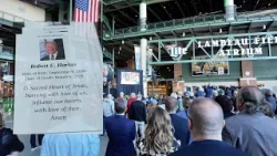 Fans honor Bob Harlan’s legacy at Lambeau