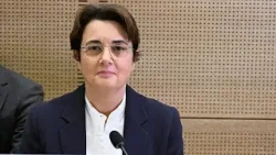 Louvre, la direttrice Laurence des Cars si dimette tra polemiche sulla sicurezza francese Louvre, la direttrice Laurence des Cars si dimette tra polemiche sulla sicurezza francese