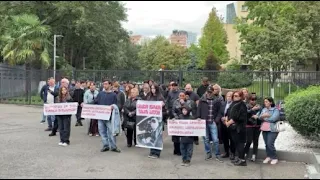 გარდაცვლილი 23 წლის სტიქაროსნის თემო ხადურის ოჯახის მოთხოვნა - აქცია პროკურატურასთან