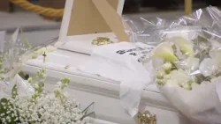 Nola, in migliaia per l’ultimo saluto al piccolo Domenico