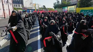 Iran: Thousands rally in Tehran in support of the government