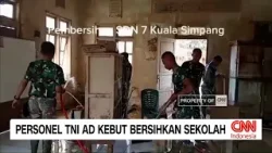 Personel TNI AD Kebut Bersihkan Sekolah Terdampak Bencana di Aceh