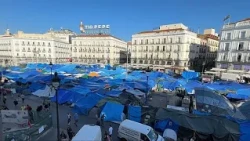 Lágrimas, abrazos y una lucha que continúa: la acampada de Sol resiste