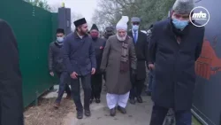 Beloved Huzoor (aba) was received with radiant smiles by the guests of the Promised Messiah (as)