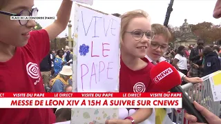 Children eagerly await the Pope's mass at the Place de la Concorde