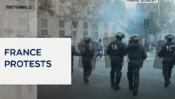 French PM to hold a crisis cabinet meeting over protests