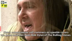 Chuck 9 jaar na dood nog steeds laatste straatmuzikant • 8 arrestaties na verloren finale Marokko