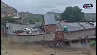 Budgam's Beerwah hit by floods, Nallah Sukhnag municipal shopping complex suffers damage