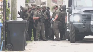 Domestic incident leads to SWAT response in Albany Park; CPD officer, 3 others hurt