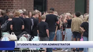 Winneconne students rally for administrator on leave