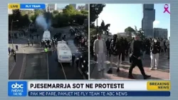 Protestuesit po zhvendosen në qendër të Tiranës/Policia ndërhyn me gaz lotsjellës për t'i shpërndarë