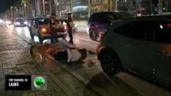 Top Channel/ Makina përplas motorin në Vlorë, plagoset drejtuesi i motomjetit, dërgohet në spital