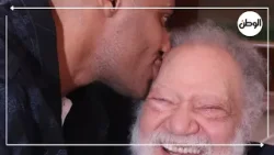 قبل رأسه.. محمد رمضان يلفت الأنظار مع يحيى الفخرانى ويوجه رسالة مؤثرة له