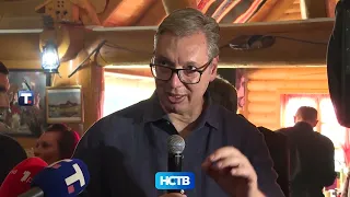 Vučić u obilasku podunavskog okruga posetio „Moravske Konake“