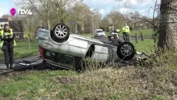 Auto uit de bocht in Dedemsvaart