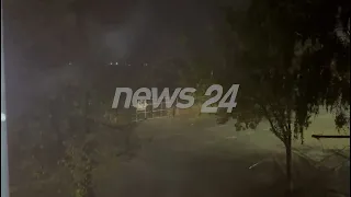 Pas të nxehtit përvëlues, Korça përfshihet nga reshje të dendura dhe stuhi