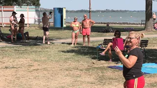 Mintha maga, Elvis énekelt volna