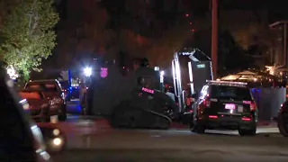 Oak Park standoff continues as SWAT seeks man's surrender