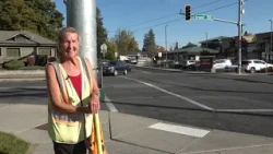 Longtime crossing guard helps generations of kids