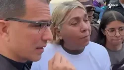 Desenmascaran a mujer que abrazó a Rodríguez en protesta de presos políticos Venezuela
