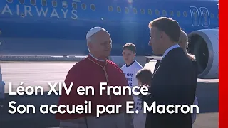 Léon XIV en France : Les premières images de son arrivée à Paris et son accueil par Emmanuel Macron