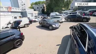 Përndiqte dhe kërcënonte një person online, pranga 24-vjeçarit në Tiranë/ Momenti i arrestimit