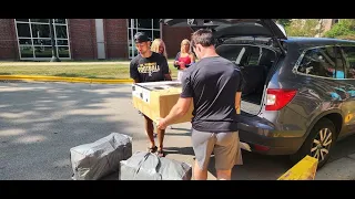 Class of 2030 welcomed during move-in day at St. Norbert College