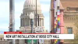 Мэрия Бойсе добавила на столбы и вывески цвета гордости, ссылаясь на соблюдение закона о флагах.