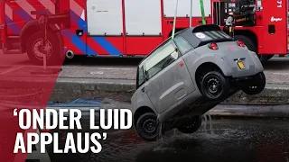 Brandweer haalt mini-auto uit Lijnbaansgracht