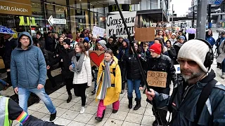 Greta Thunberg se suma a 10.000 manifestantes por el clima en Estocolmo