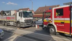 V Senici sa zrazilo osobné auto s kamiónom V Senici sa zrazilo osobné auto s kamiónom