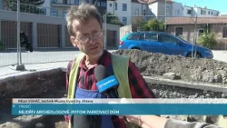 NEJDŘÍV ARCHEOLOGOVÉ, POTOM PARKOVACÍ DŮM