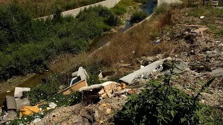 Mbeturinat në rrugën “Ahmet Korenica” shqetësojnë banorët
