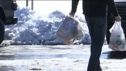 Покупатели наконец-то почувствовали облегчение: грузовики съехали с обледенелых трасс и направили... Покупатели наконец-то почувствовали облегчение: грузовики съехали с обледенелых трасс и направили...