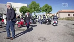 Top News/ Ditëlindja e Vespa-s, mijëra të apasionaur pas motorëve mblidhen në Itali