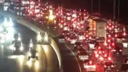 Водитель арестован за столкновение 10 автомобилей возле Шелби Фармс, в результате которого постра...