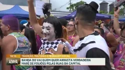 Banda do Vai Quem Quer arrasta verdadeira maré de foliões pelas ruas da Capital